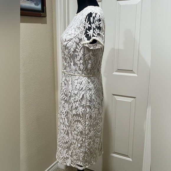 ADRIANNA PAPELL SPECIAL OCCASION LACE AND BEADS IVORY SHEATH DRESS. SIZE 10 - Picture 5 of 11
